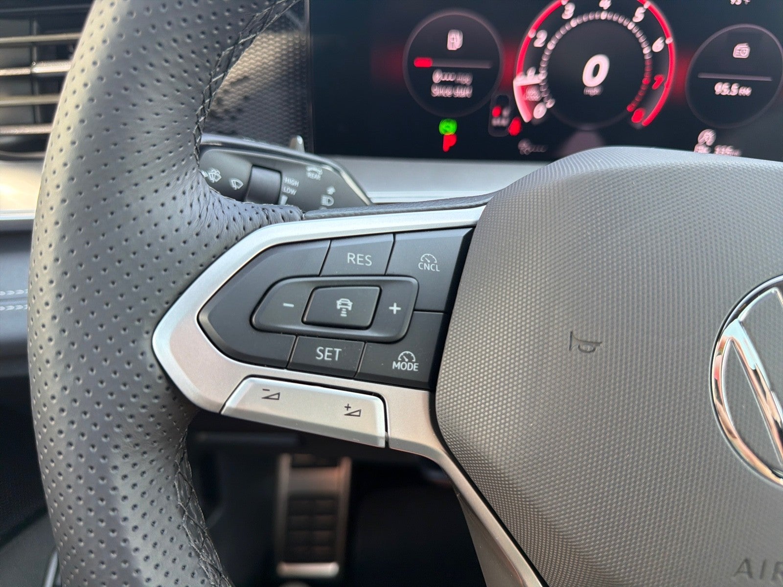 2026 Volkswagen Tiguan SE R-Line Black FWD