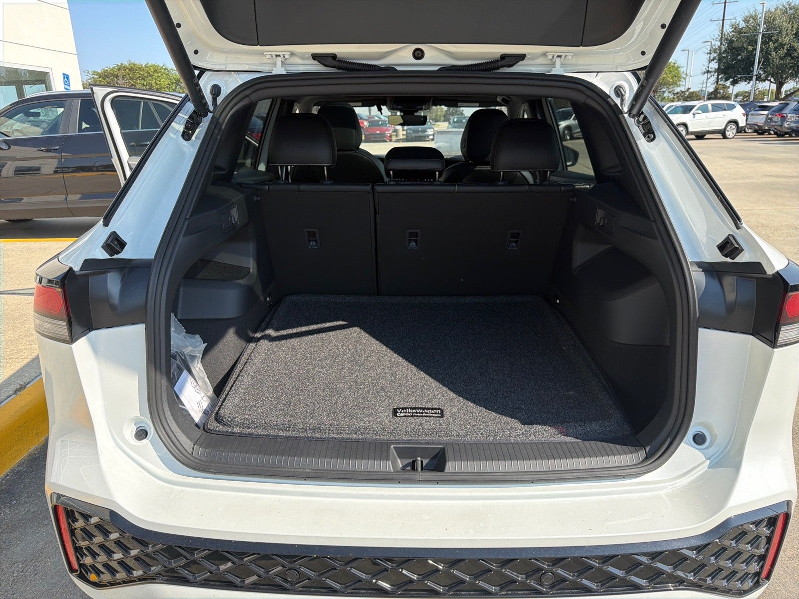 2026 Volkswagen Tiguan SE R-Line Black FWD