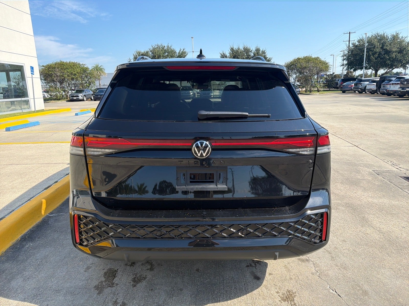 2026 Volkswagen Tiguan SE R-Line Black FWD
