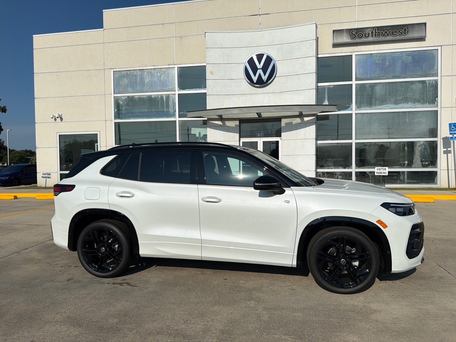 2026 Volkswagen Tiguan SE R-Line Black FWD