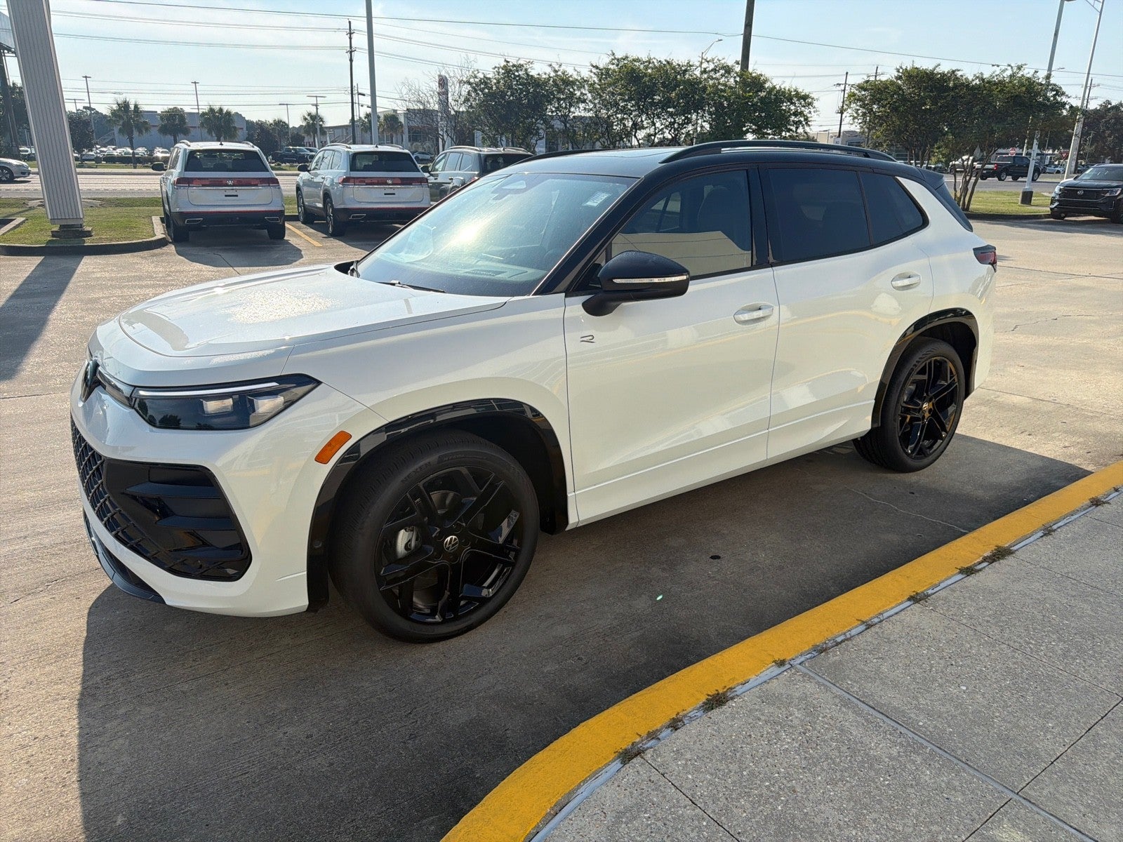 2026 Volkswagen Tiguan SE R-Line Black FWD