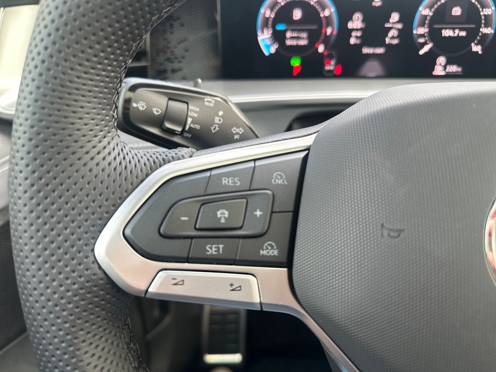 2026 Volkswagen Tiguan 2.0T SE R-Line Black FWD