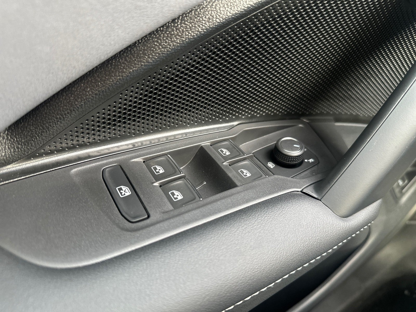 2026 Volkswagen Tiguan 2.0T SE R-Line Black FWD