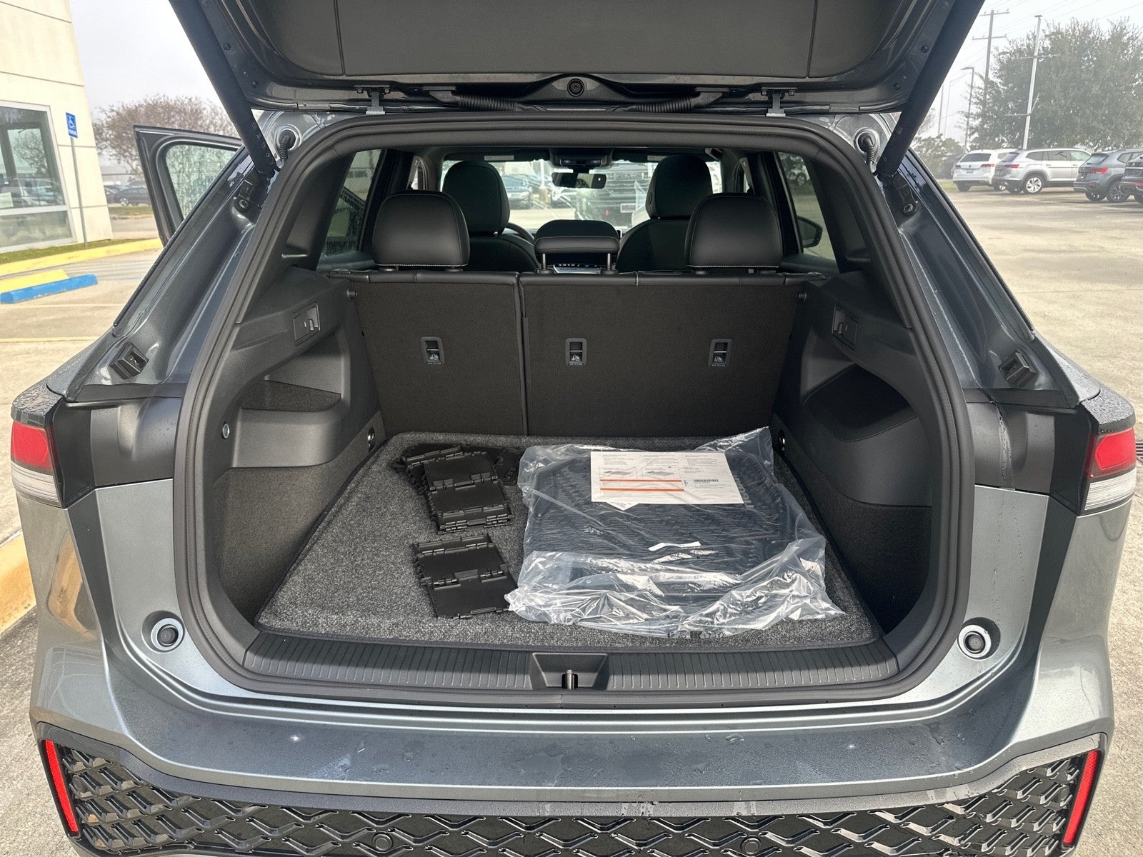 2026 Volkswagen Tiguan 2.0T SE R-Line Black FWD