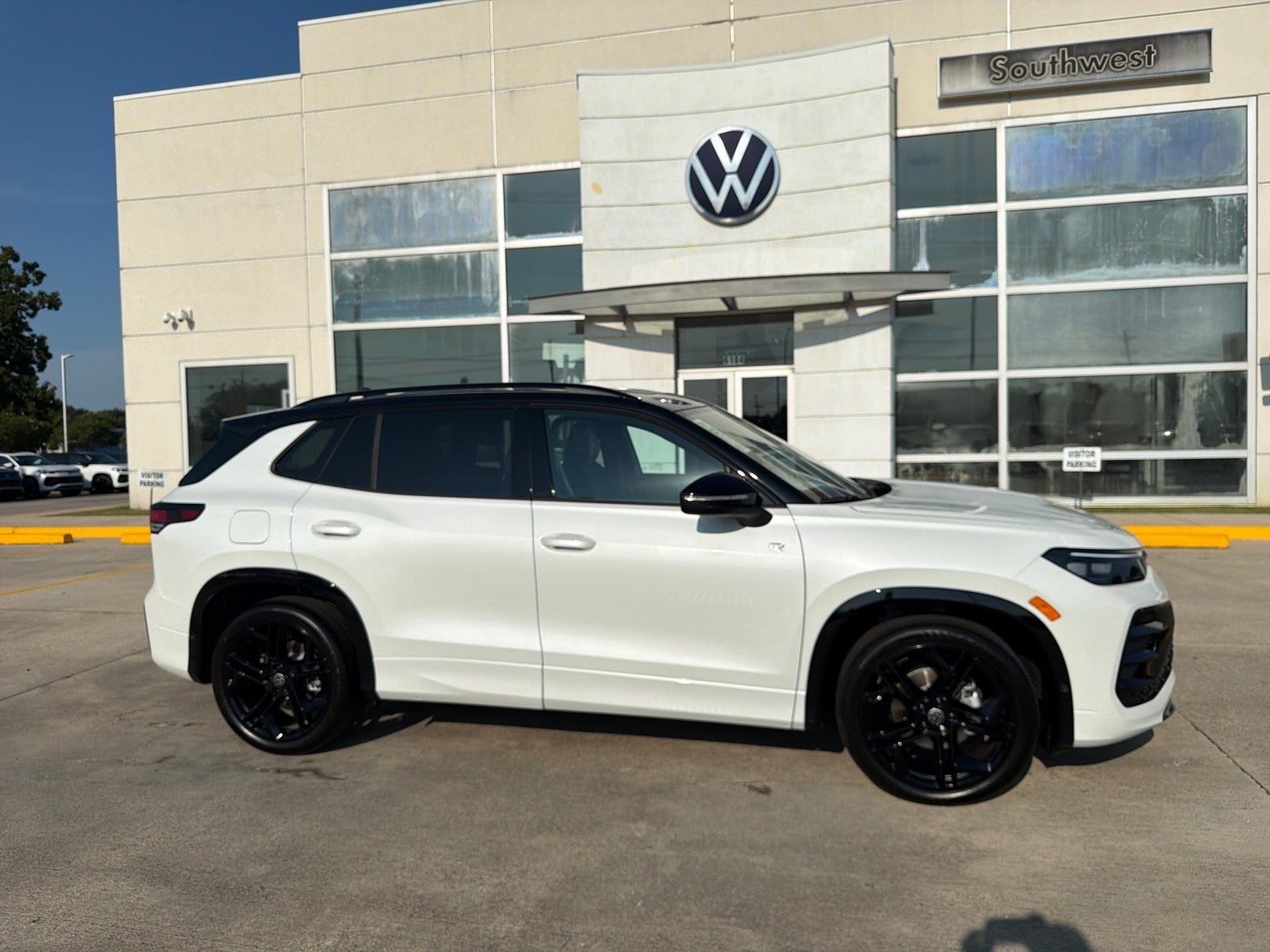 2026 Volkswagen Tiguan SE R-Line Black FWD