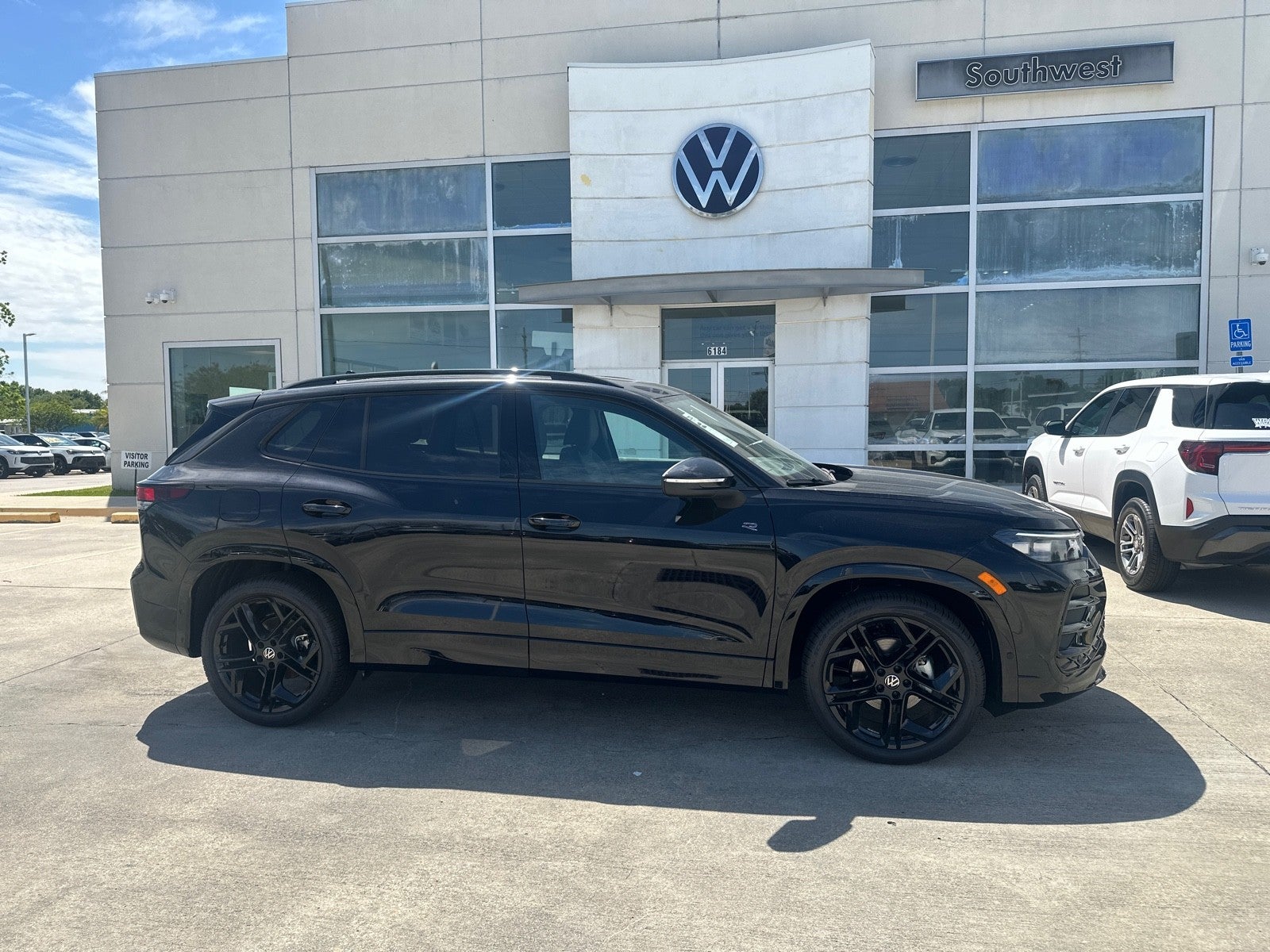 2026 Volkswagen Tiguan 2.0T SE R-Line Black FWD