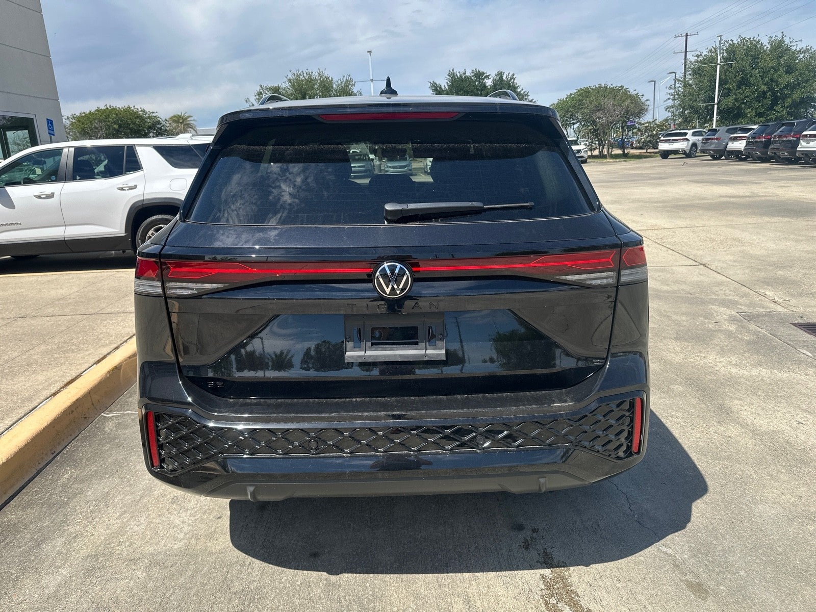 2026 Volkswagen Tiguan 2.0T SE R-Line Black FWD