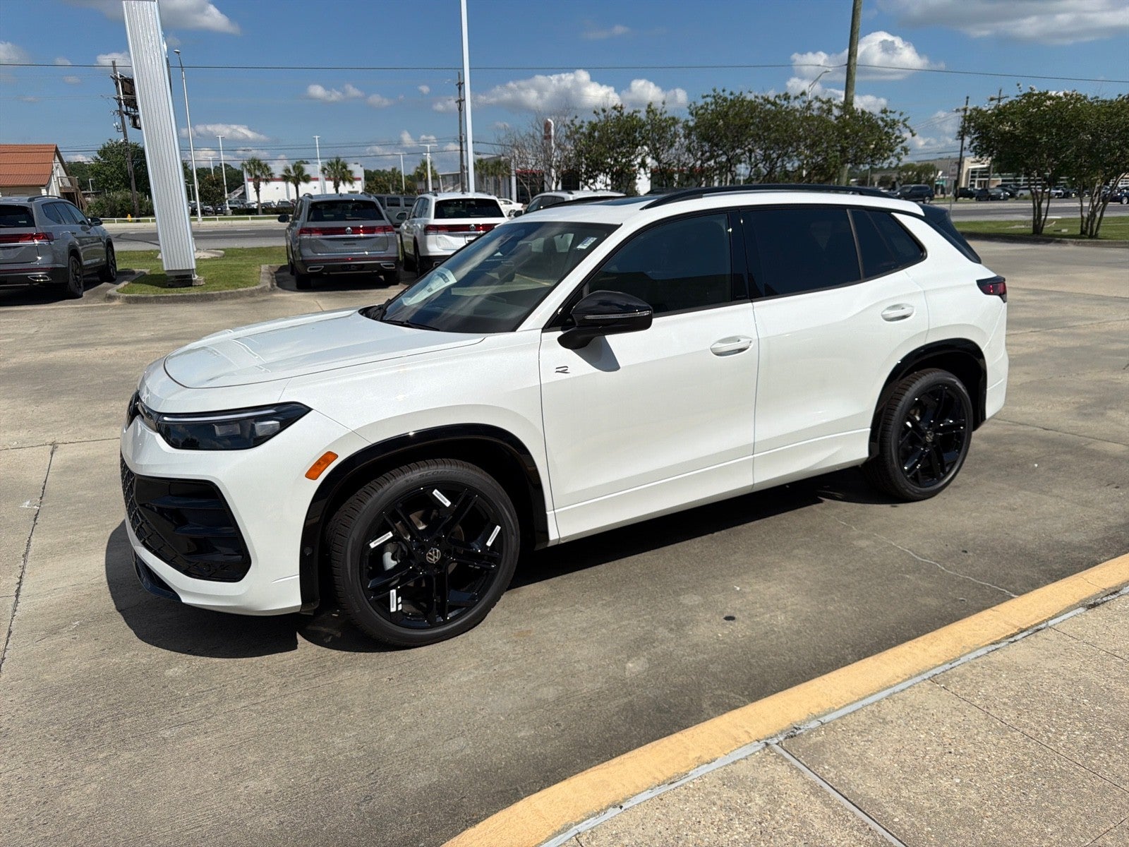 2026 Volkswagen Tiguan SE R-Line Black FWD