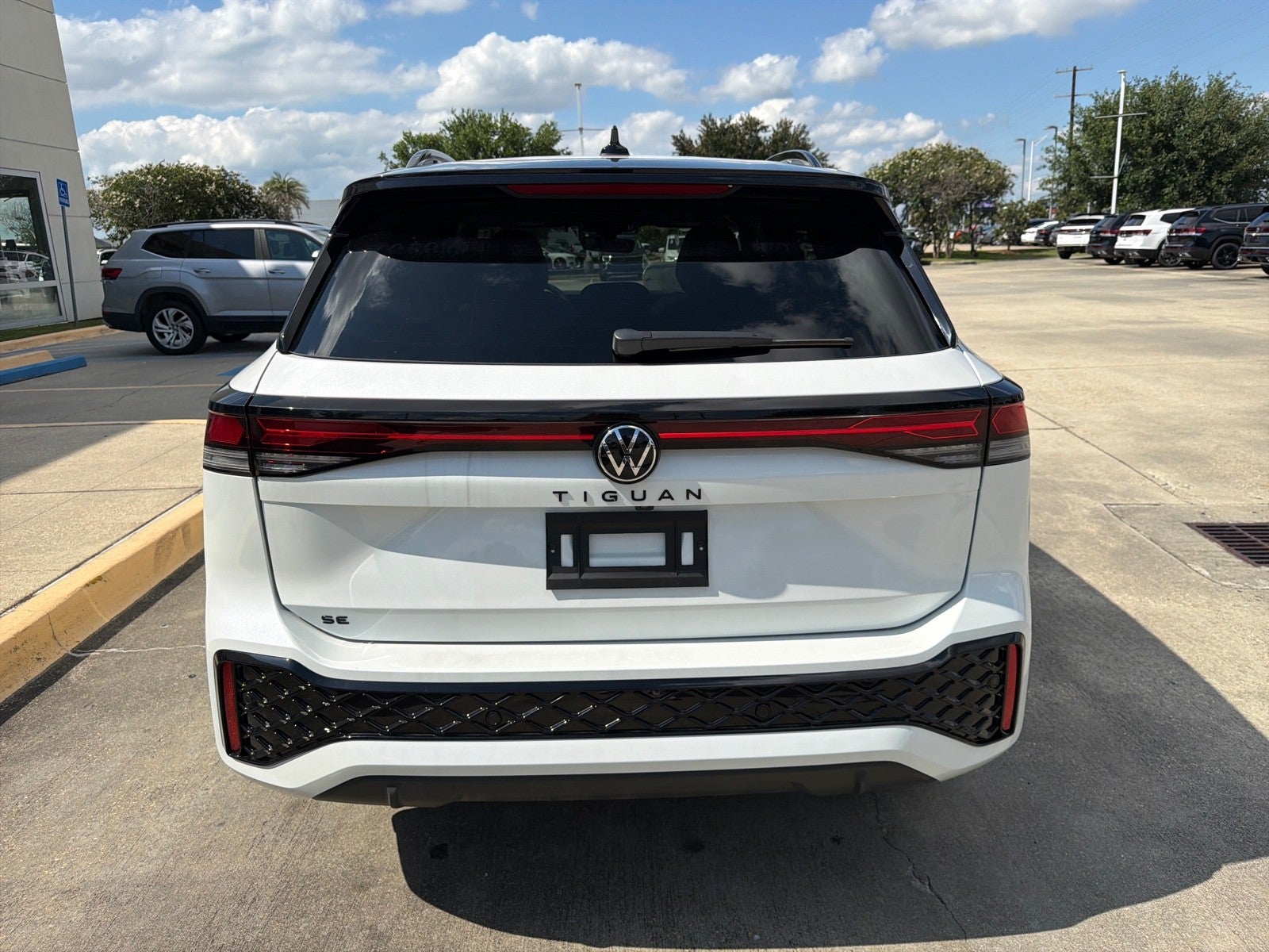 2026 Volkswagen Tiguan SE R-Line Black FWD