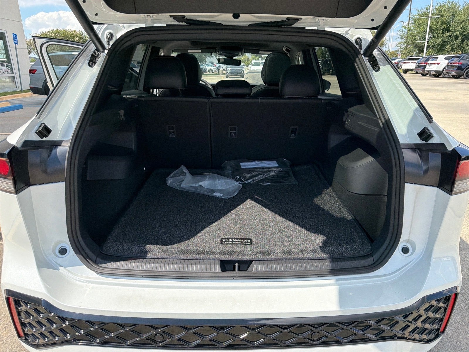 2026 Volkswagen Tiguan SE R-Line Black FWD