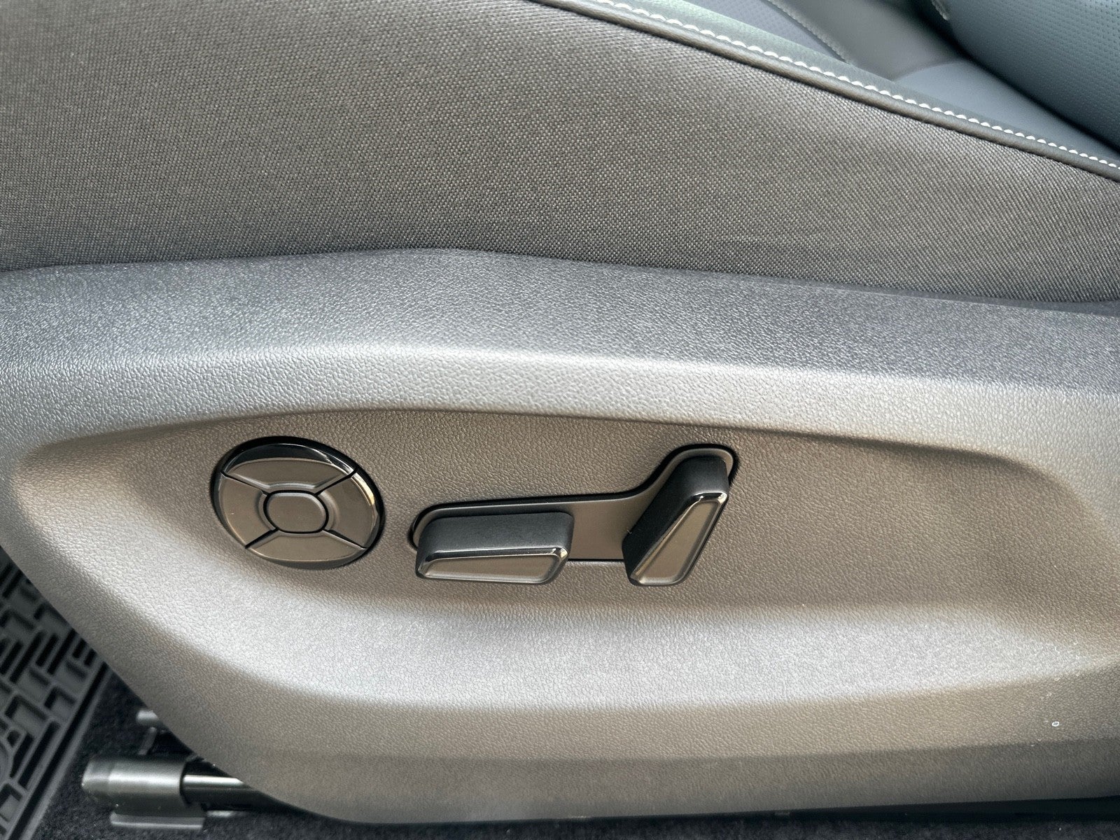 2026 Volkswagen Tiguan 2.0T SE R-Line Black FWD