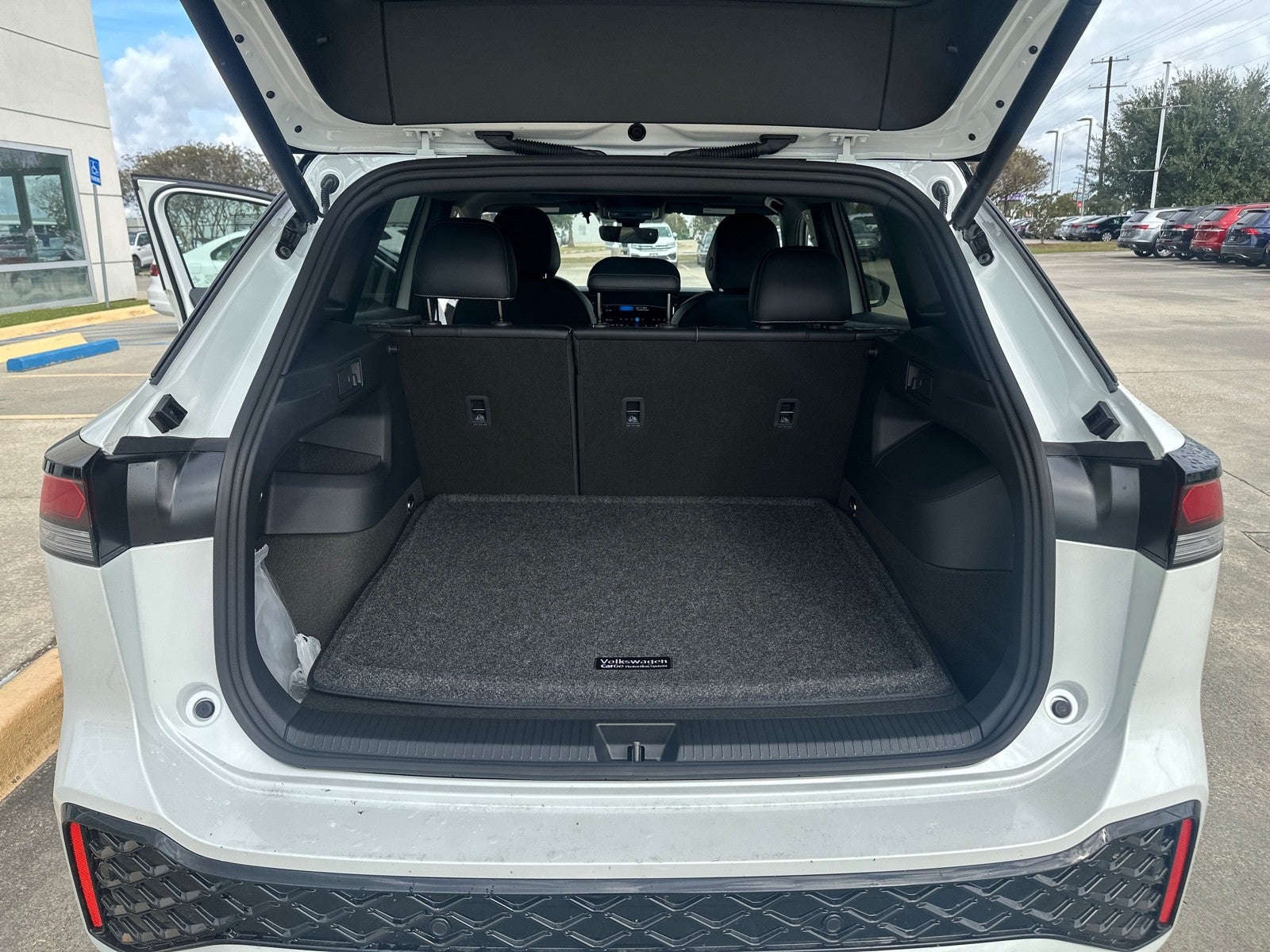 2026 Volkswagen Tiguan 2.0T SE R-Line Black FWD