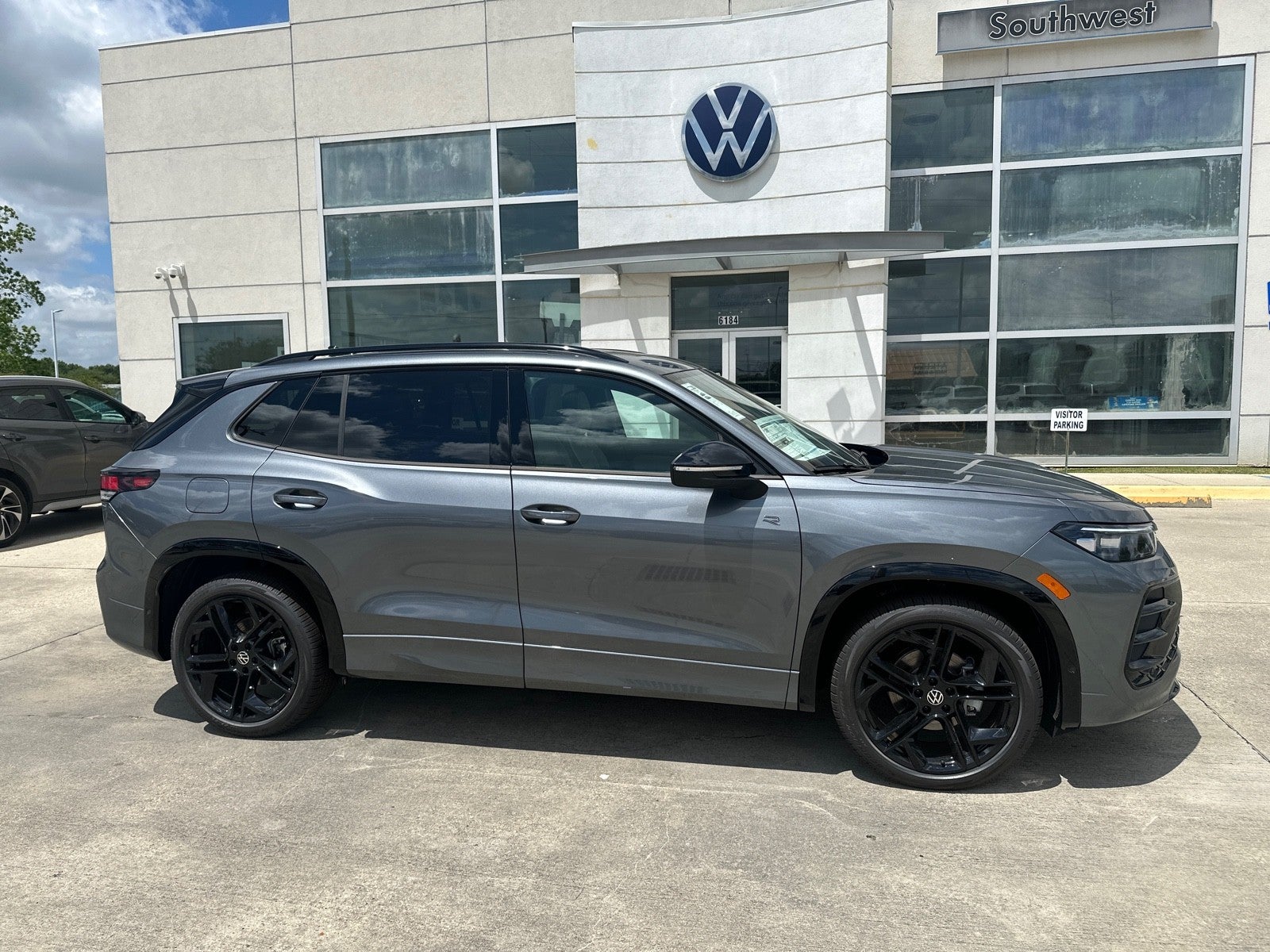2026 Volkswagen Tiguan SE R-Line Black FWD