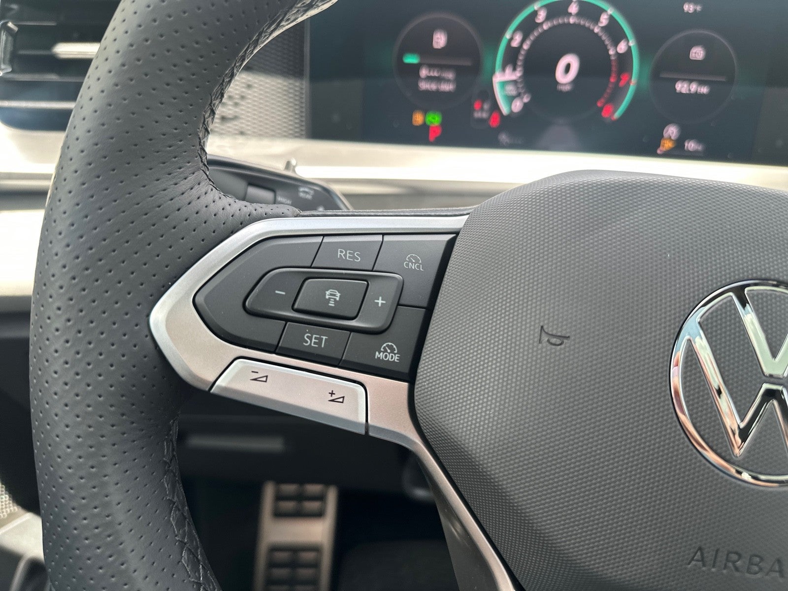 2026 Volkswagen Tiguan SE R-Line Black FWD