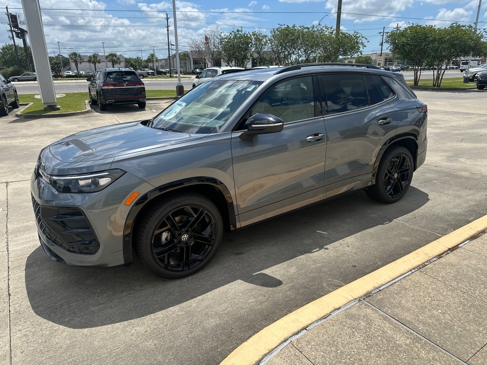 2026 Volkswagen Tiguan SE R-Line Black FWD