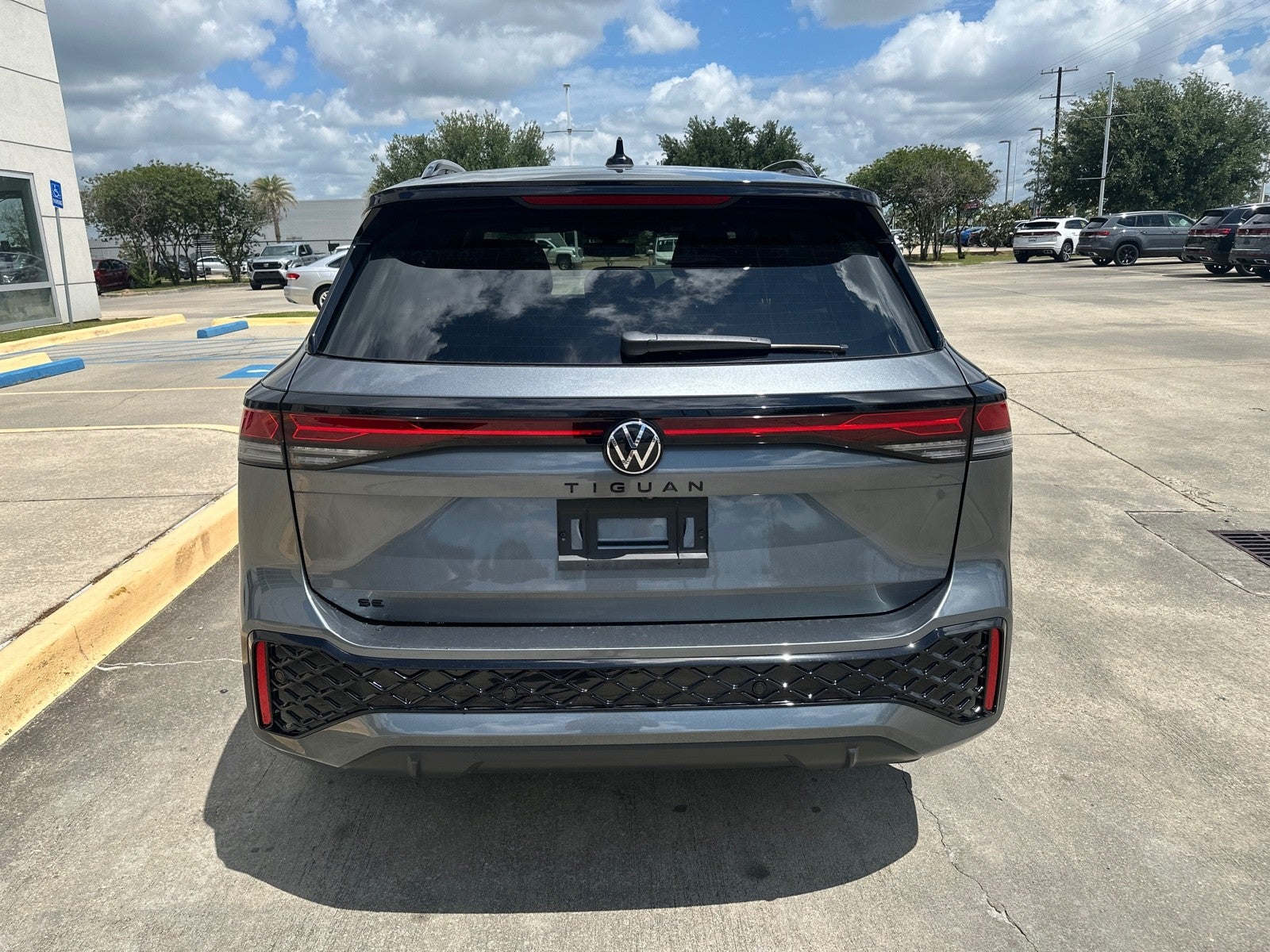 2026 Volkswagen Tiguan SE R-Line Black FWD