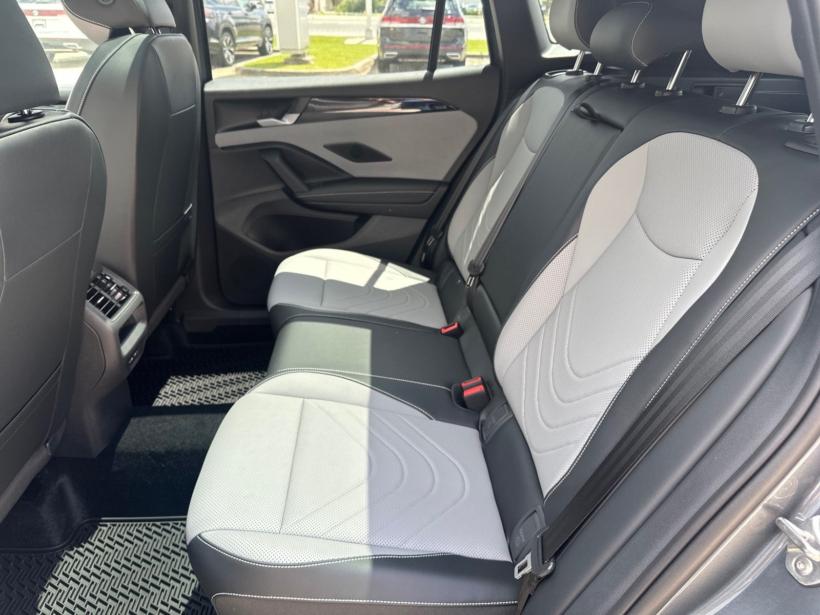 2026 Volkswagen Tiguan SE R-Line Black FWD