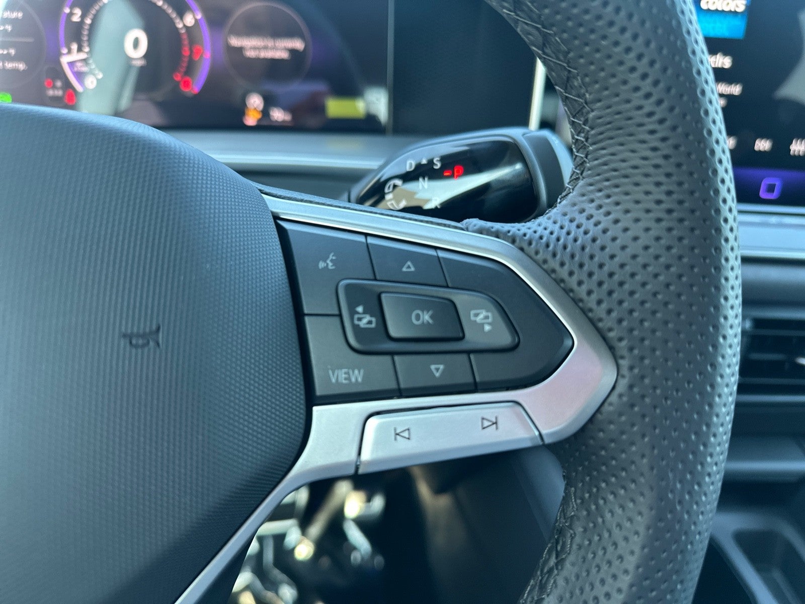 2026 Volkswagen Tiguan 2.0T SE R-Line Black FWD