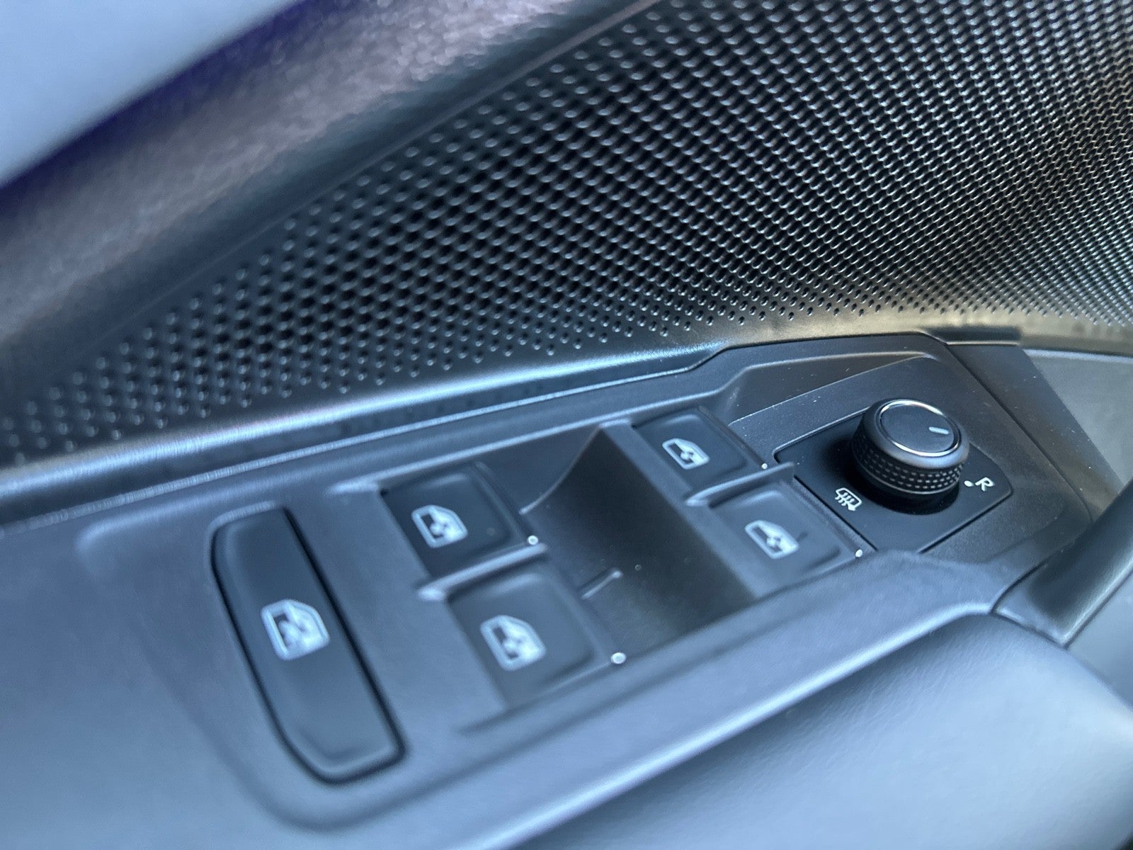 2026 Volkswagen Tiguan 2.0T SE R-Line Black FWD