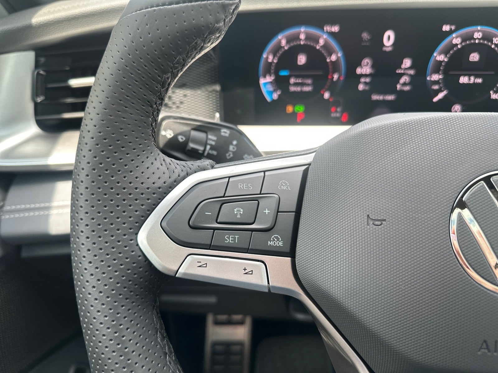 2026 Volkswagen Tiguan SE R-Line Black FWD