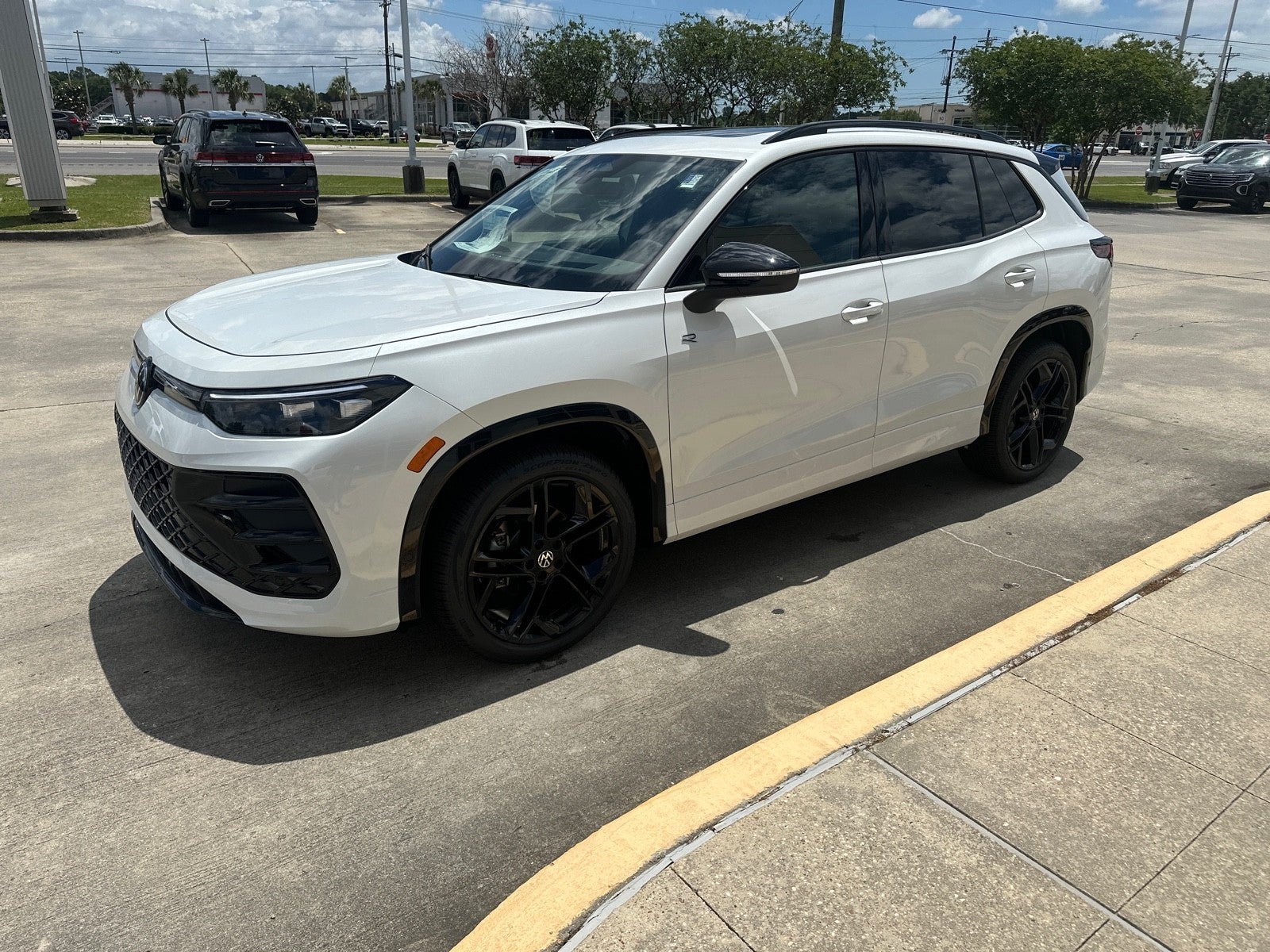 2026 Volkswagen Tiguan SE R-Line Black FWD