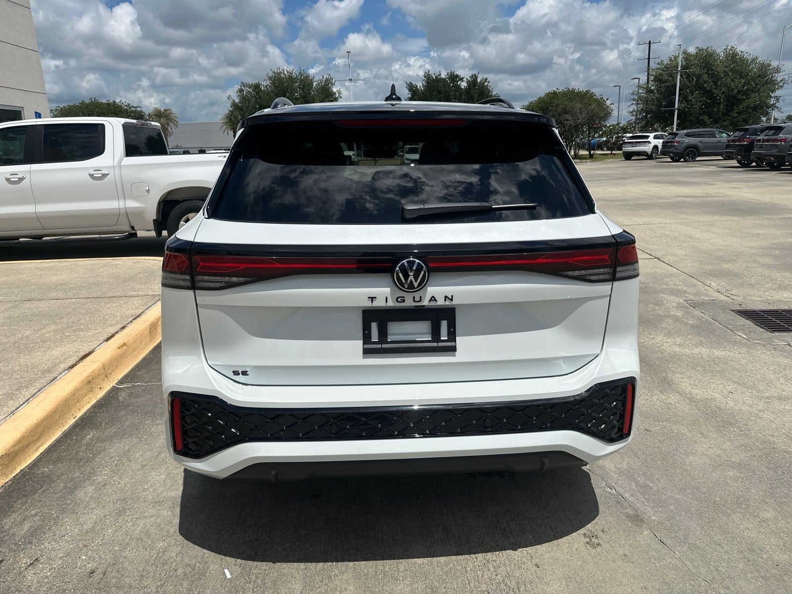 2026 Volkswagen Tiguan SE R-Line Black FWD