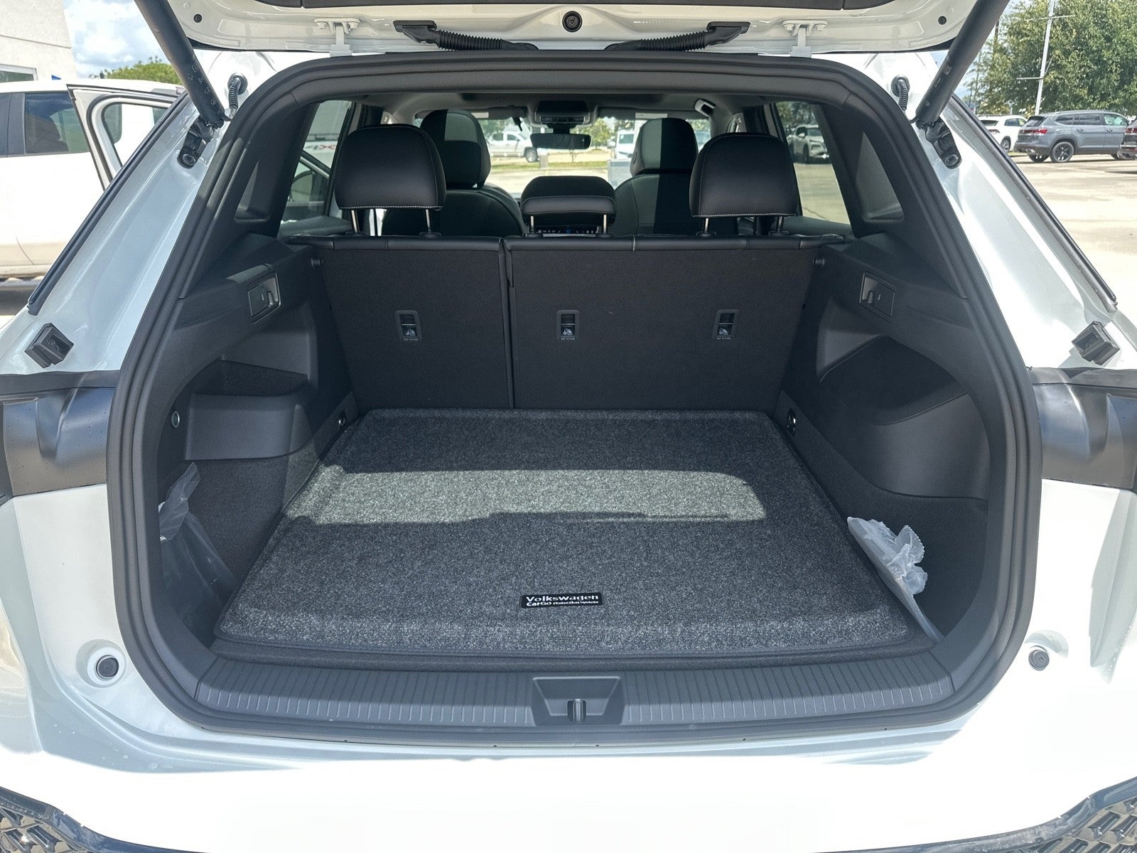 2026 Volkswagen Tiguan SE R-Line Black FWD