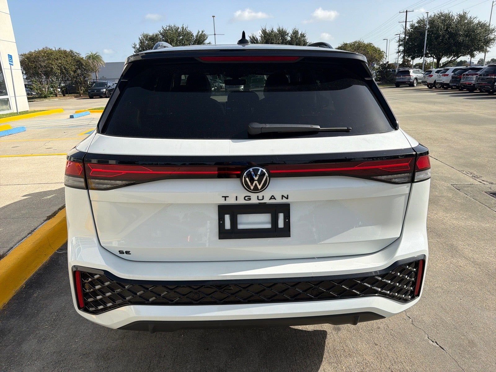 2026 Volkswagen Tiguan SE R-Line Black FWD