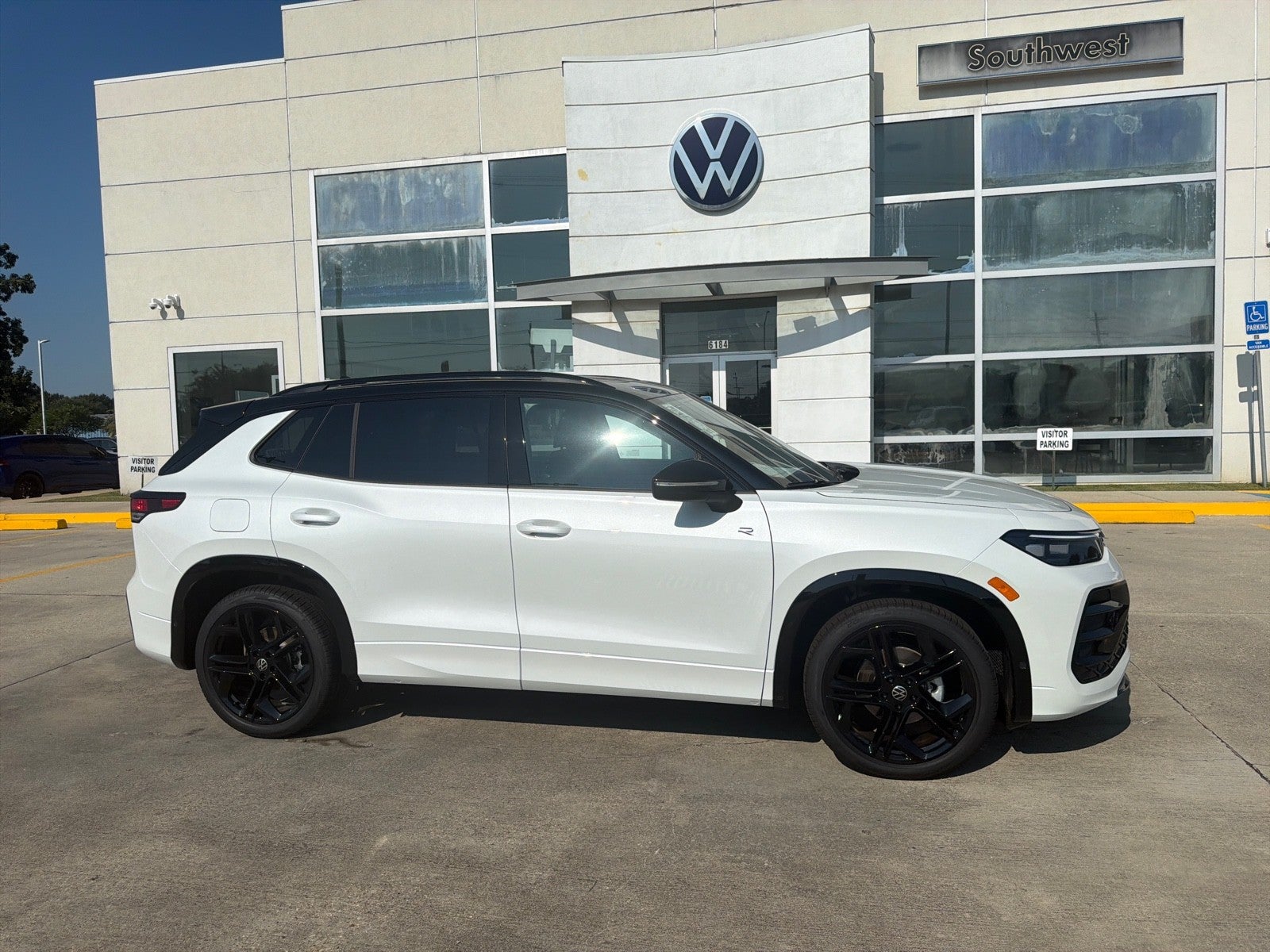 2026 Volkswagen Tiguan SE R-Line Black FWD