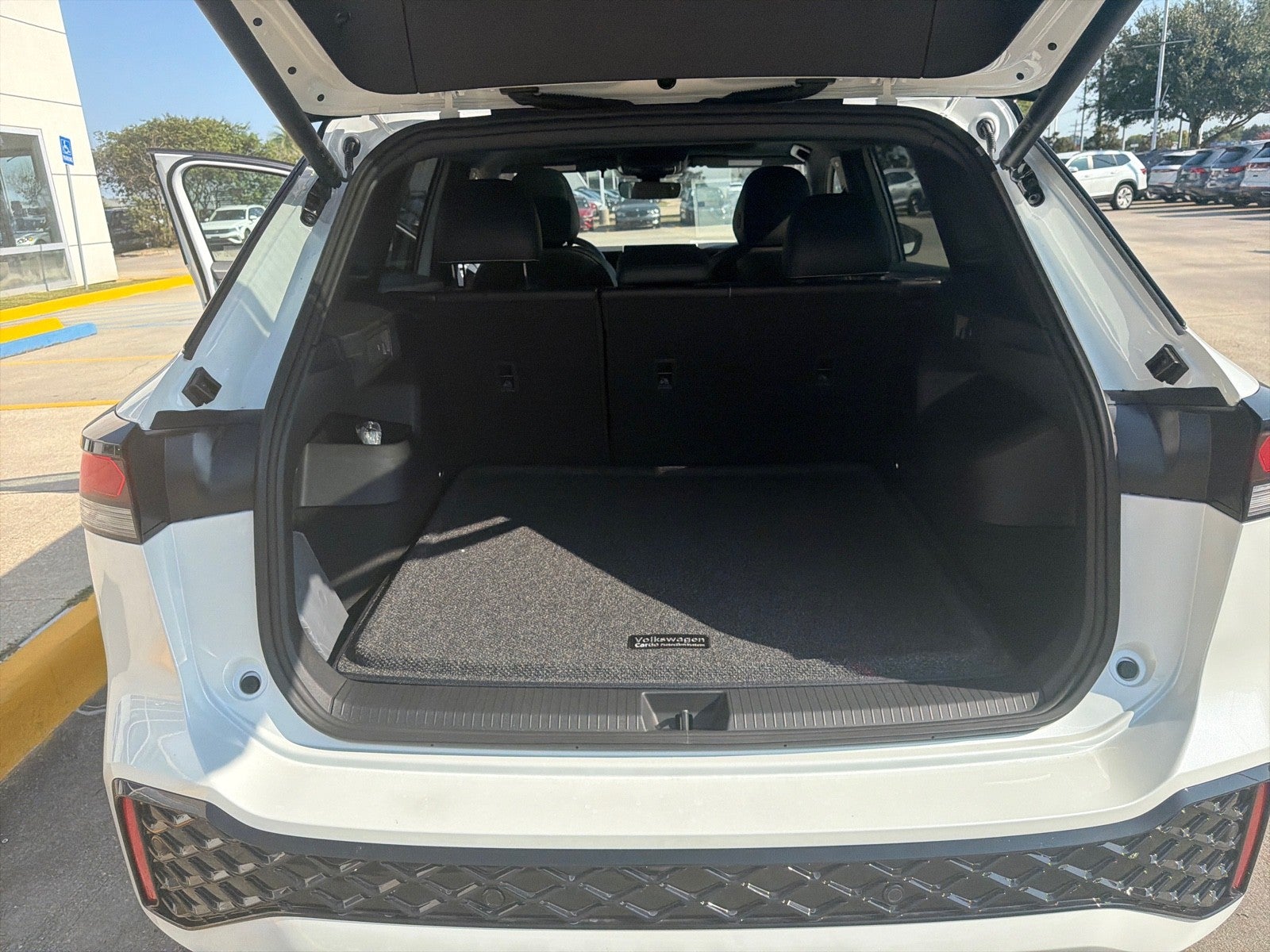 2026 Volkswagen Tiguan SE R-Line Black FWD