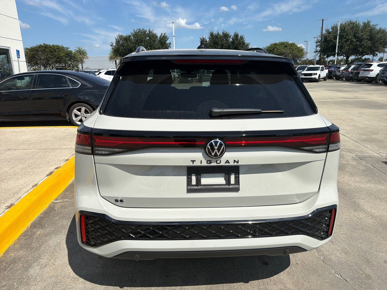 2026 Volkswagen Tiguan SE R-Line Black FWD
