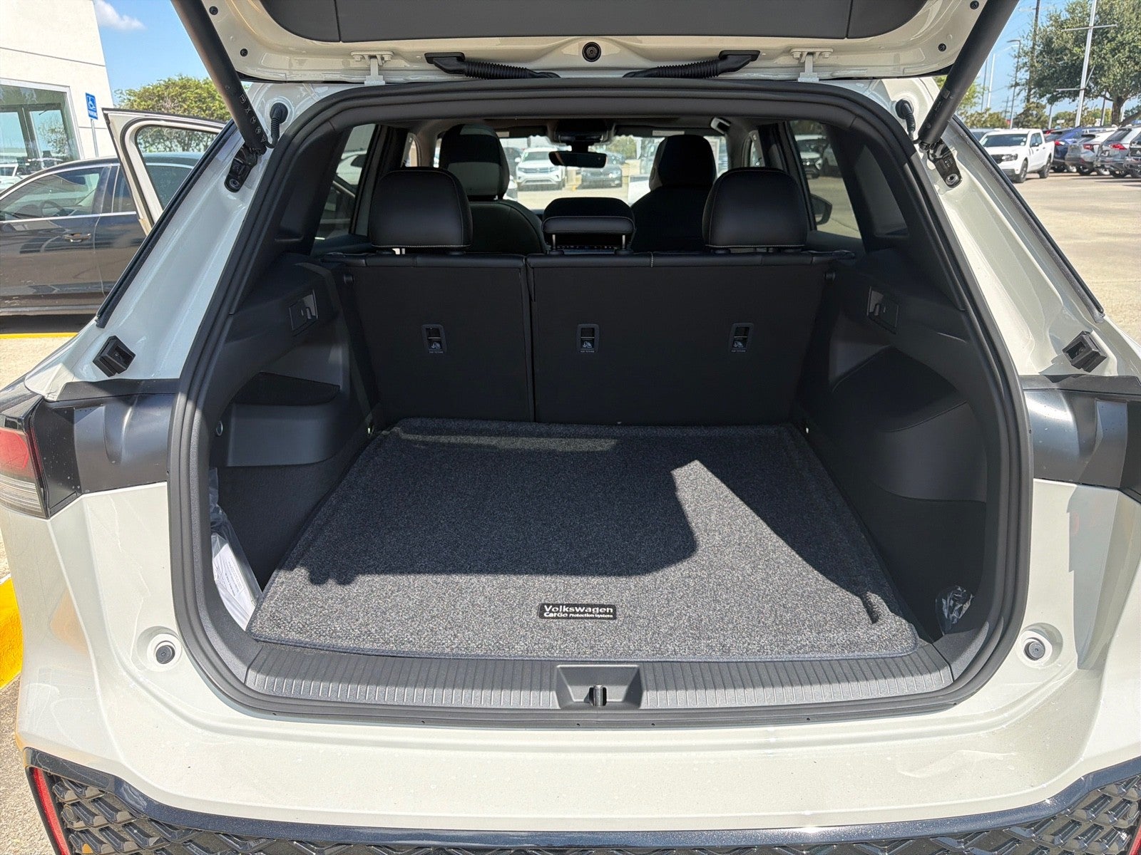 2026 Volkswagen Tiguan SE R-Line Black FWD