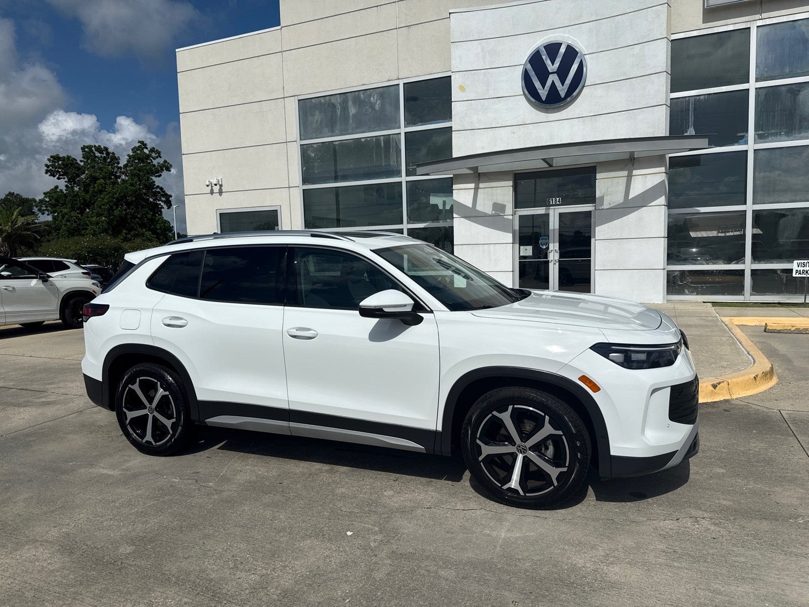 2025 Volkswagen Tiguan 2.0T SE FWD