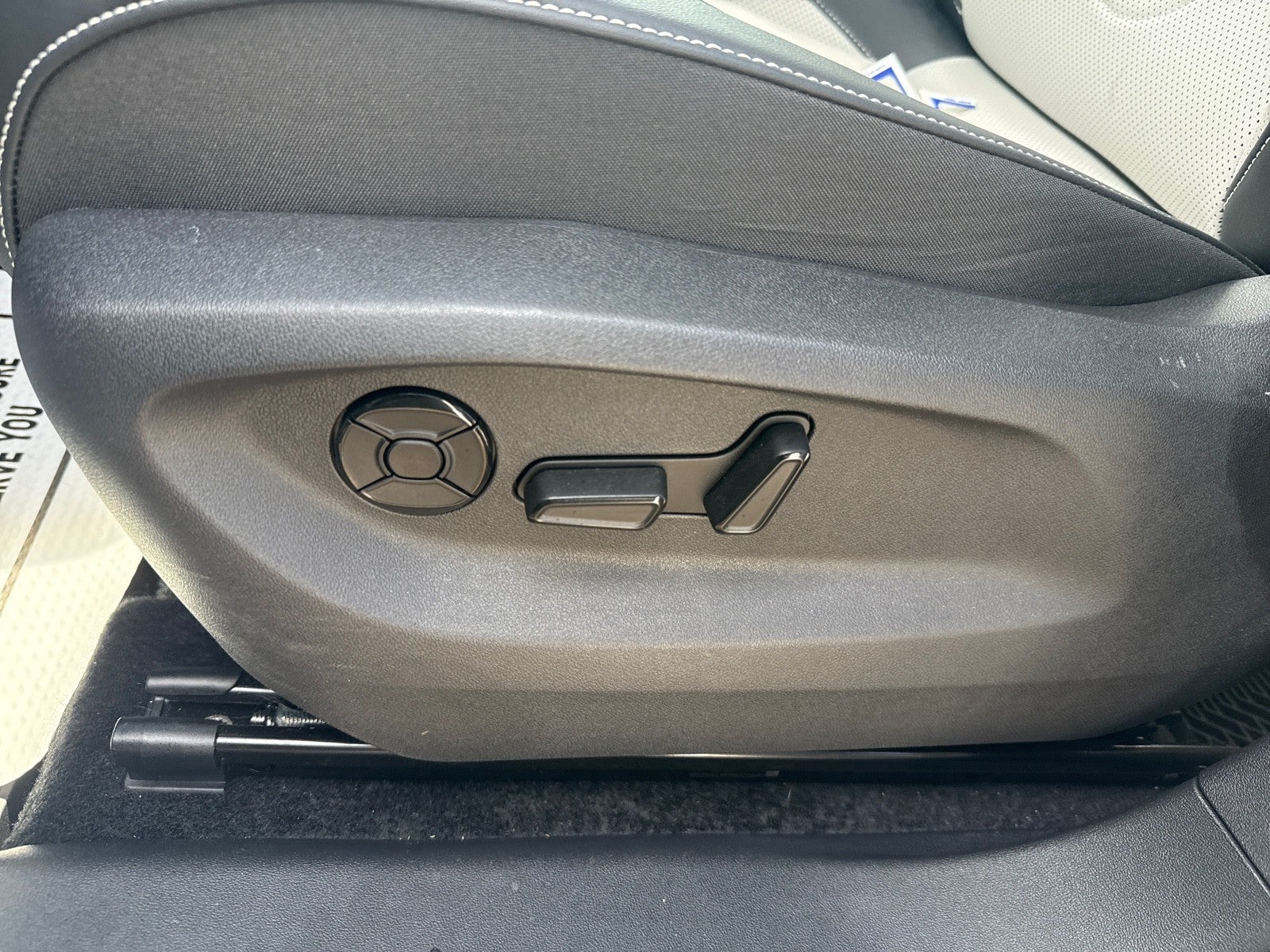 2025 Volkswagen Tiguan 2.0T SE FWD