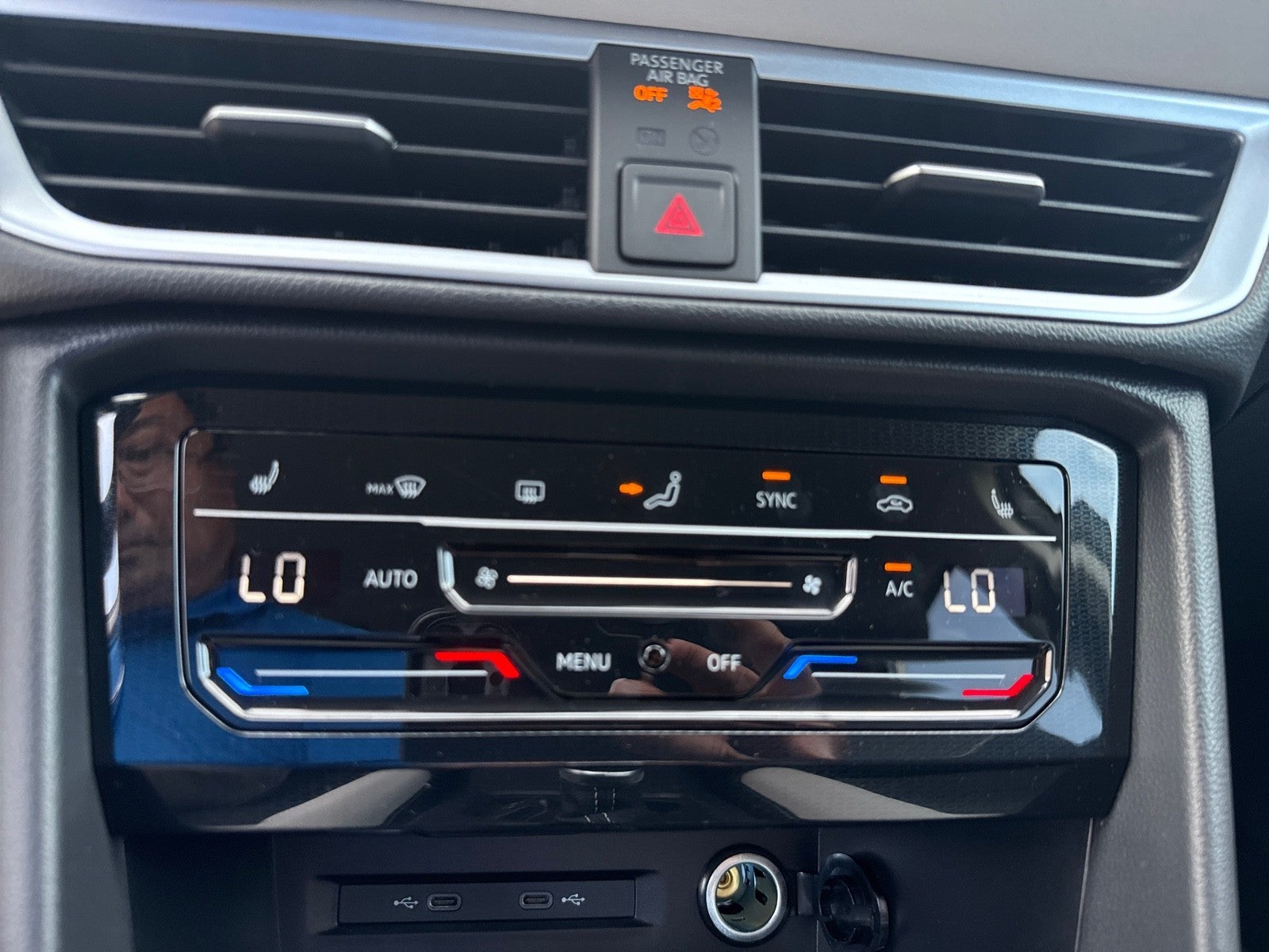 2025 Volkswagen Taos SE FWD