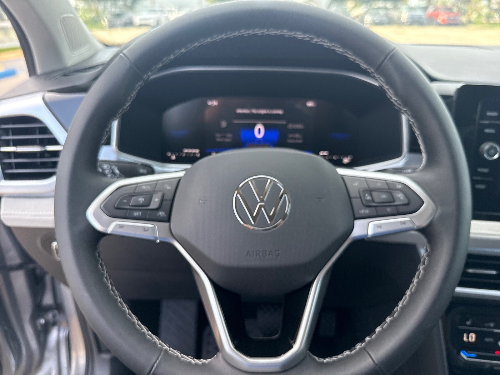 2025 Volkswagen Taos SE FWD