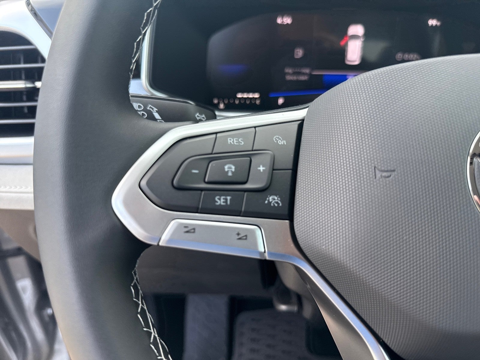 2025 Volkswagen Taos SE FWD