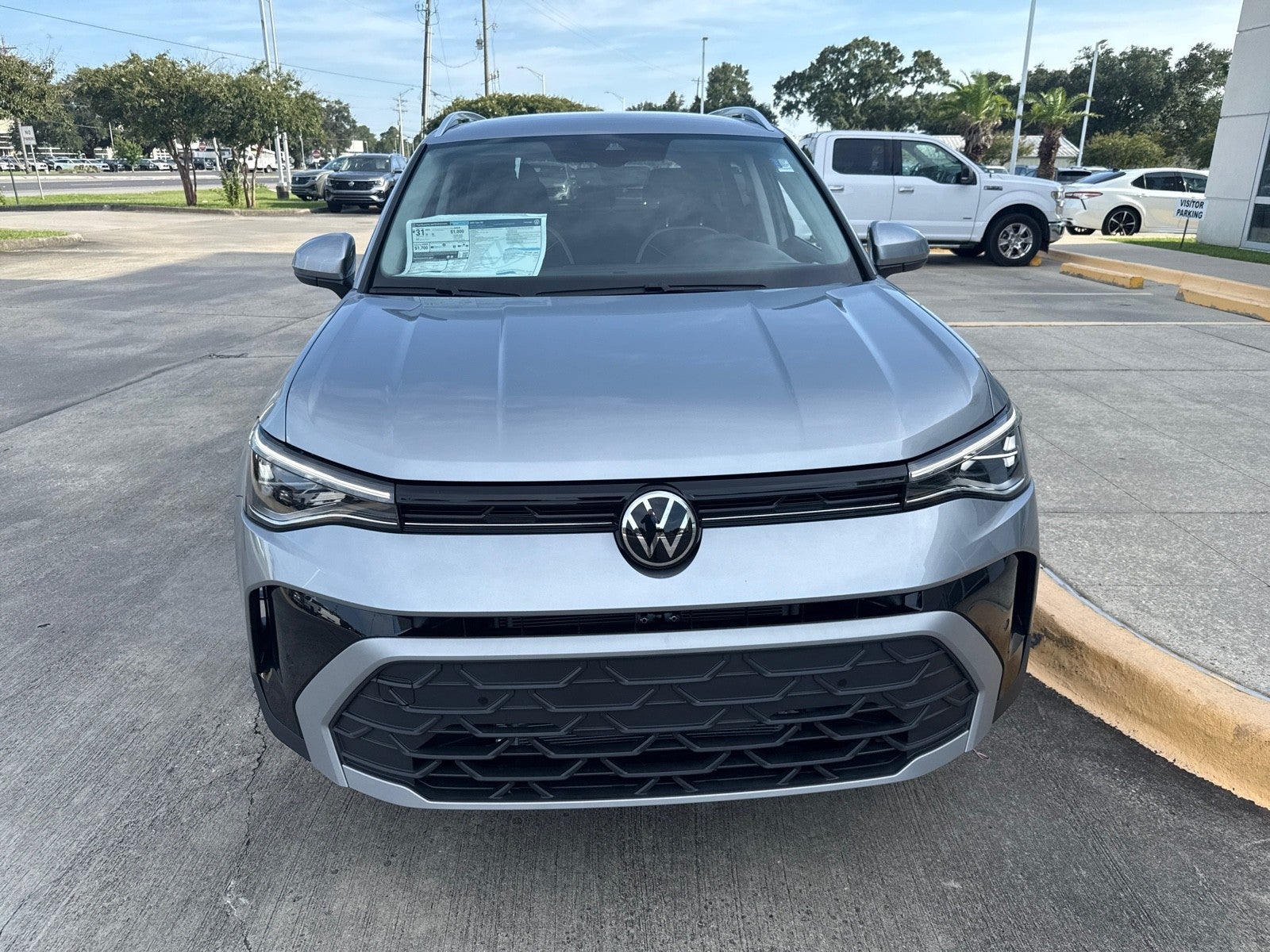 2025 Volkswagen Taos SE FWD