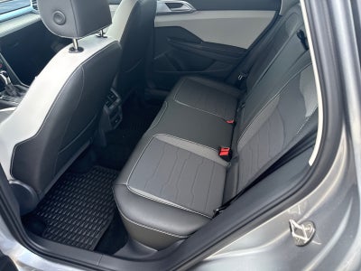 2025 Volkswagen Taos SE FWD