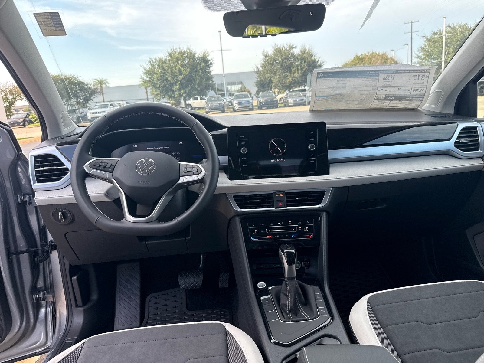 2025 Volkswagen Taos SE FWD