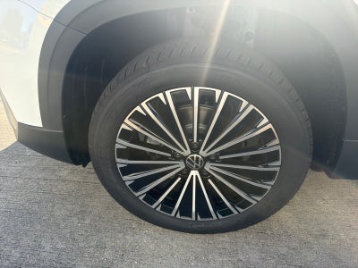 2027 Volkswagen Taos SE FWD