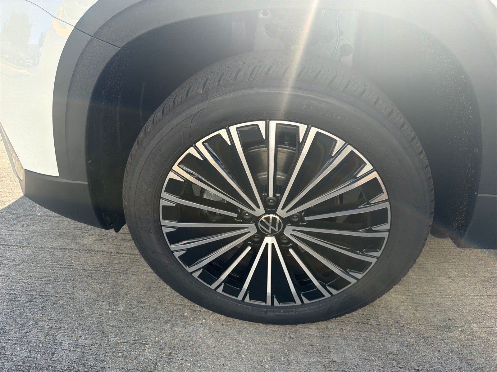 2027 Volkswagen Taos SE FWD