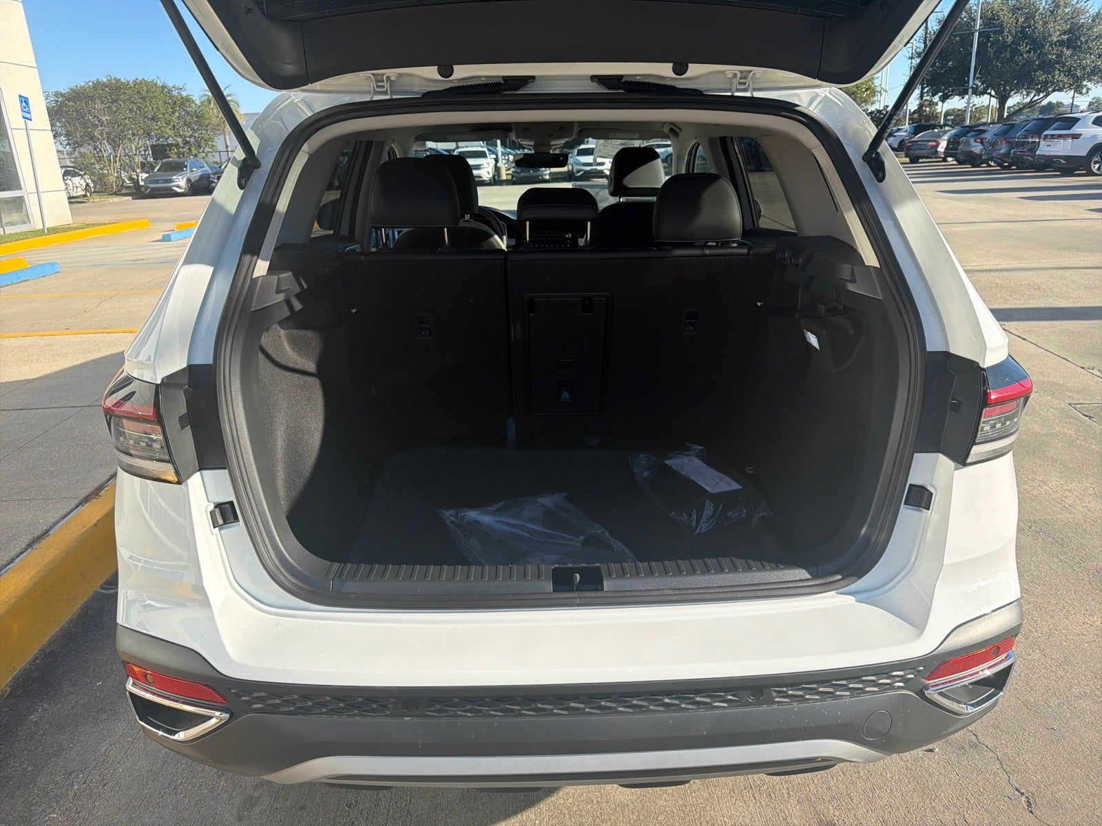 2027 Volkswagen Taos SE FWD