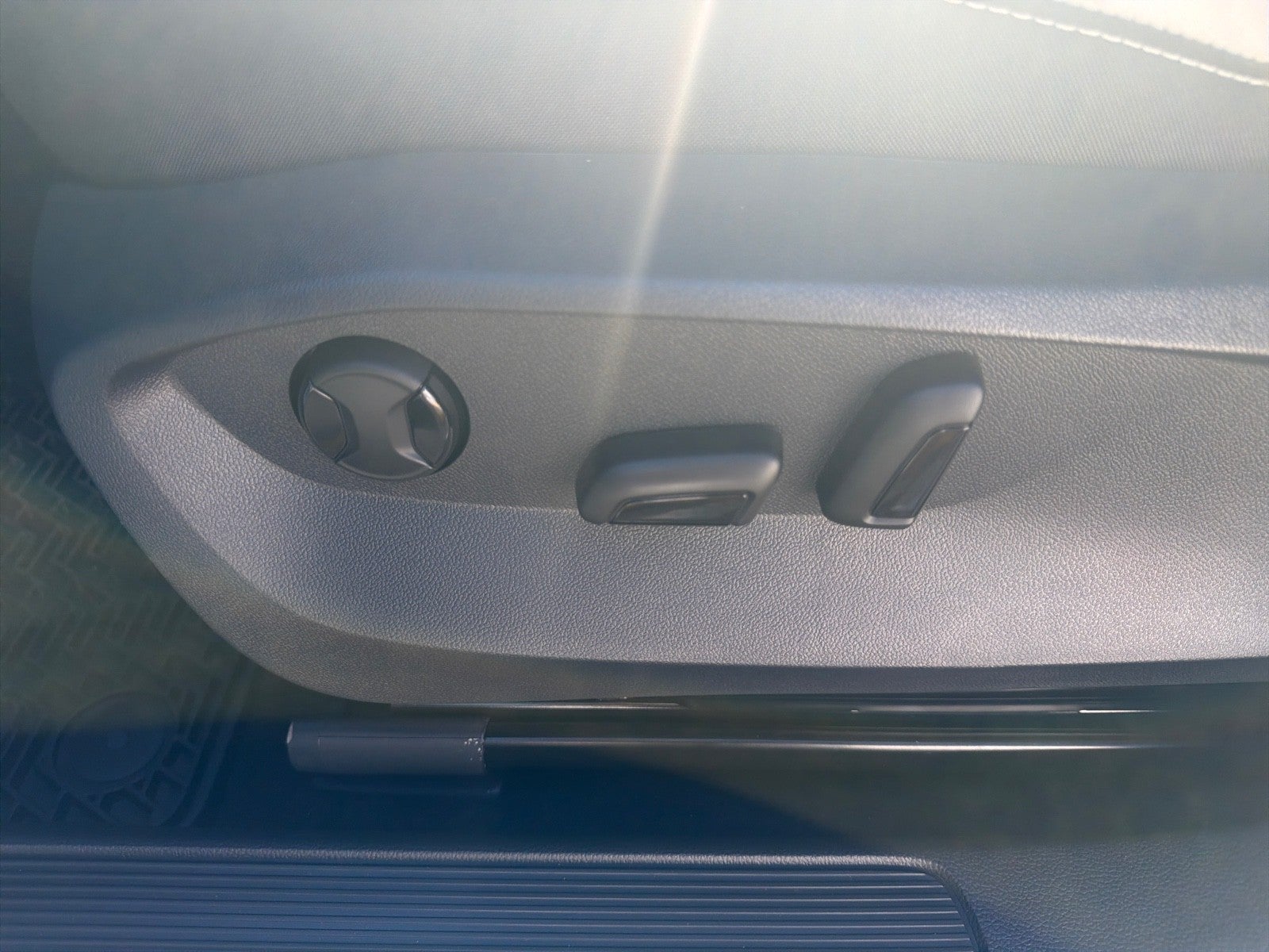 2027 Volkswagen Taos SE FWD