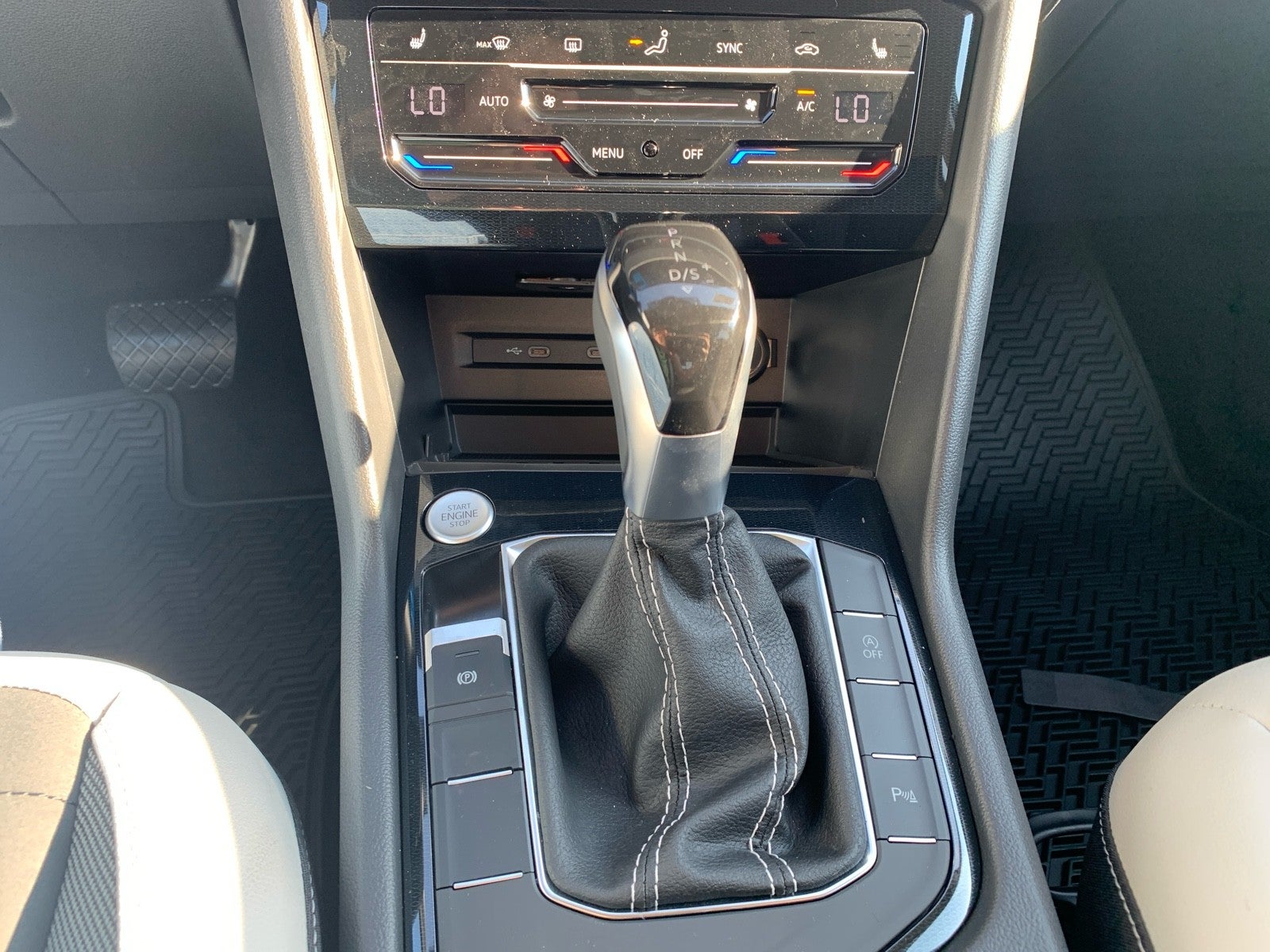 2027 Volkswagen Taos SE FWD
