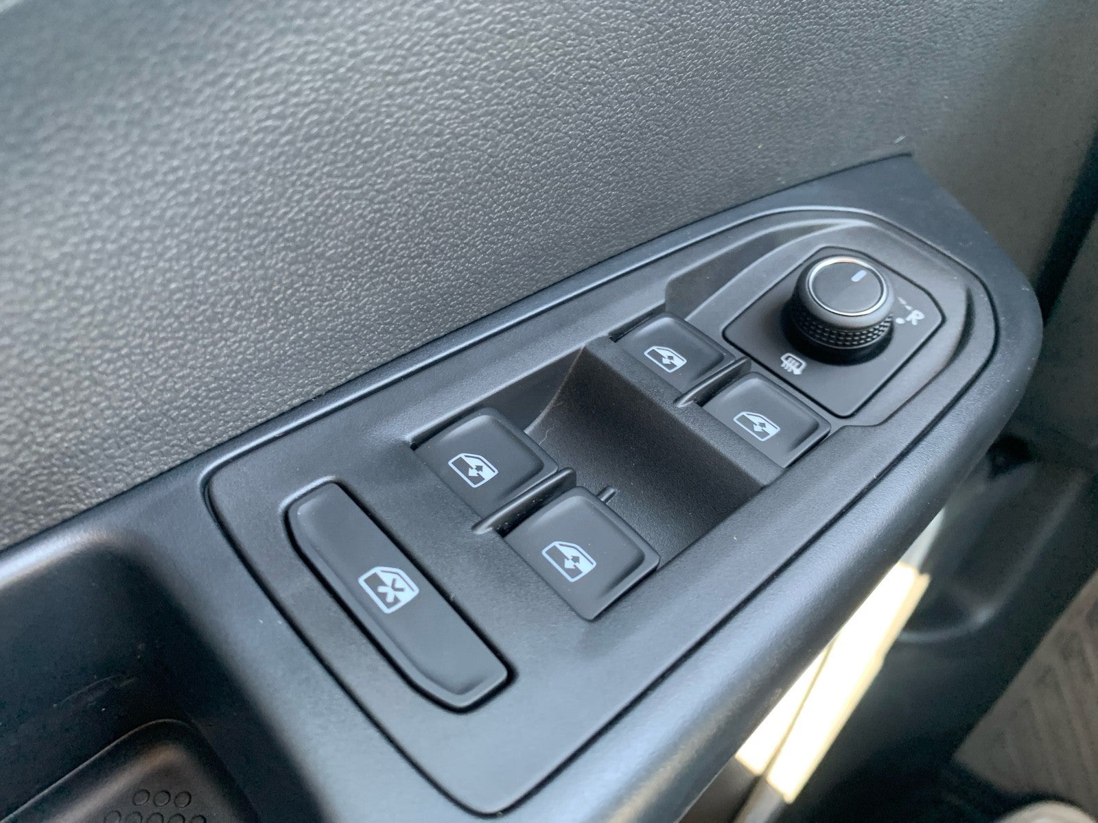 2027 Volkswagen Taos SE FWD