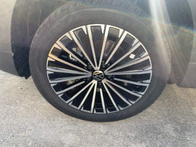 2027 Volkswagen Taos SE FWD