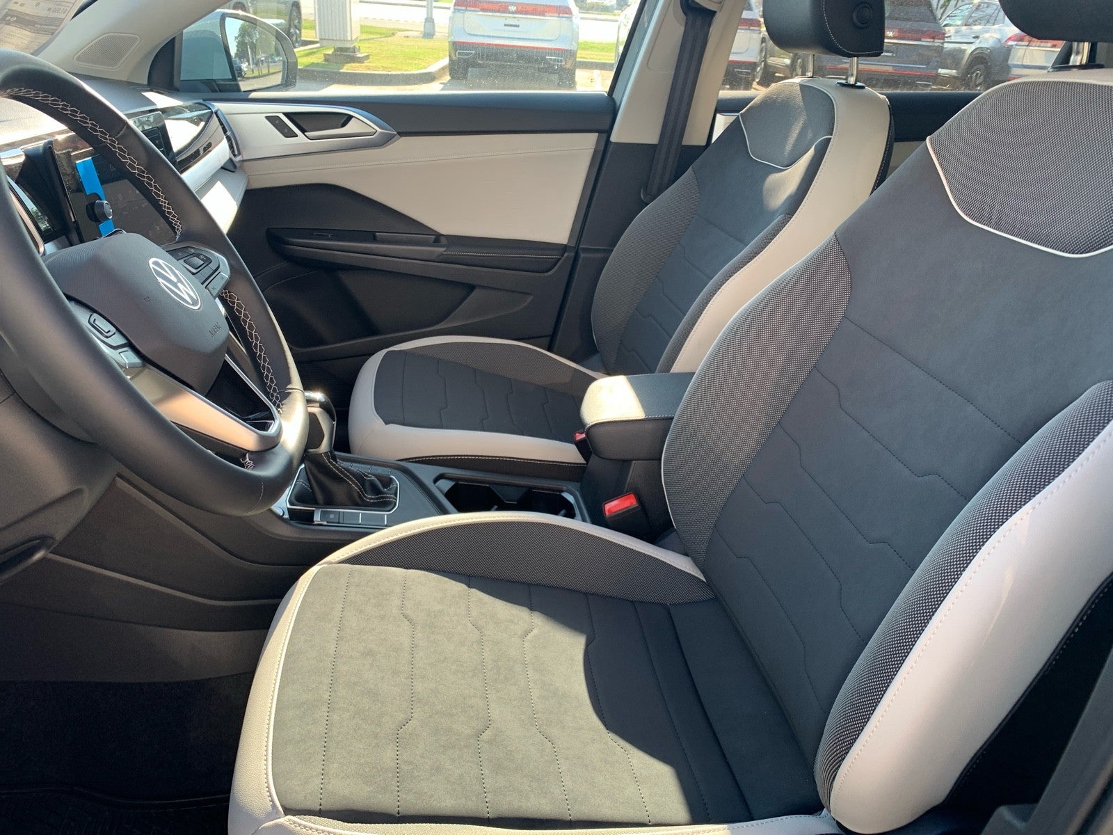2027 Volkswagen Taos SE FWD