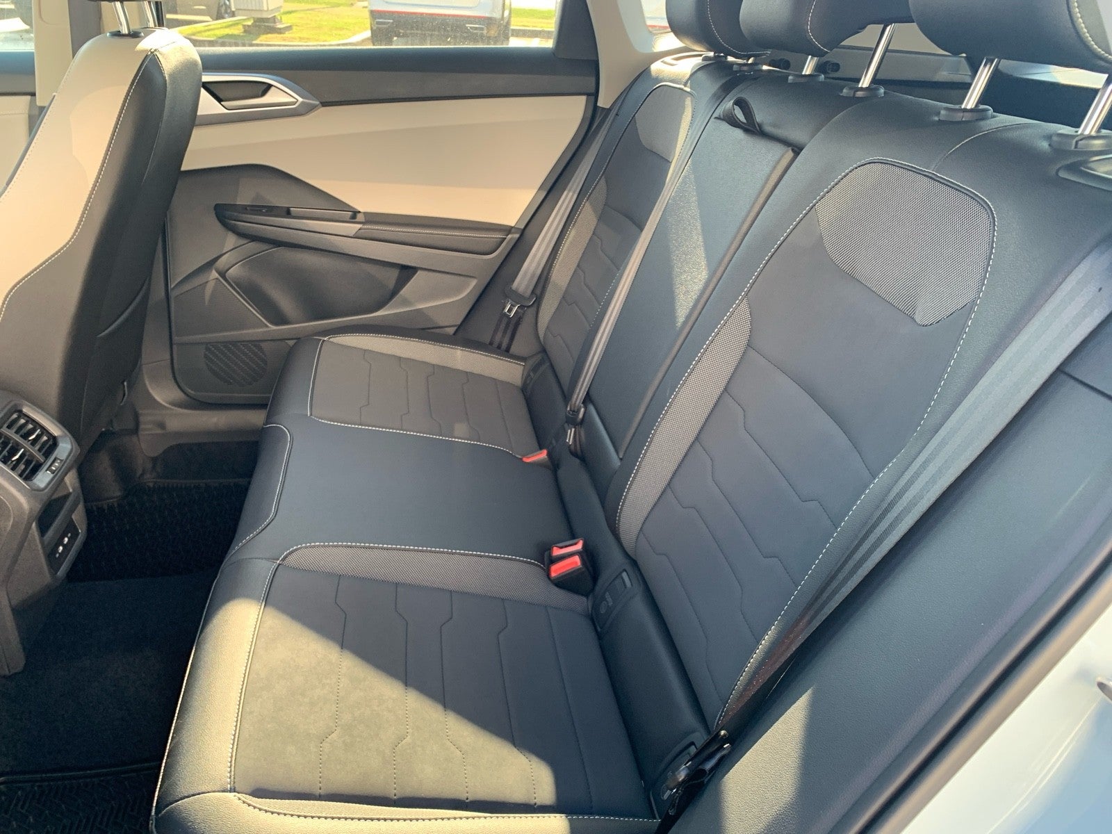 2027 Volkswagen Taos SE FWD