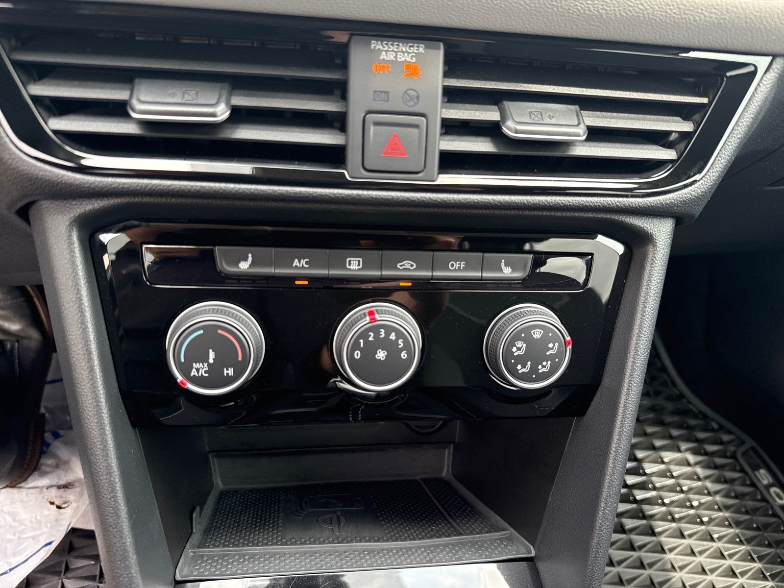 2023 Volkswagen Taos SE FWD